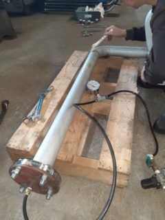 配管リークチェック中